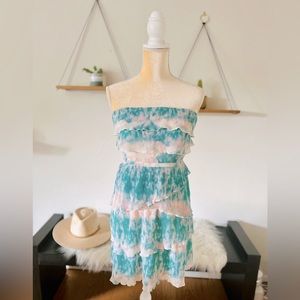 Tired strapless dress